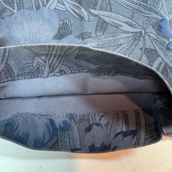 GAP Girlfriend Chino Pants Floral Hibiscus Faded Blue Print Jeans Cotton Size 6 - Picture 13 of 16